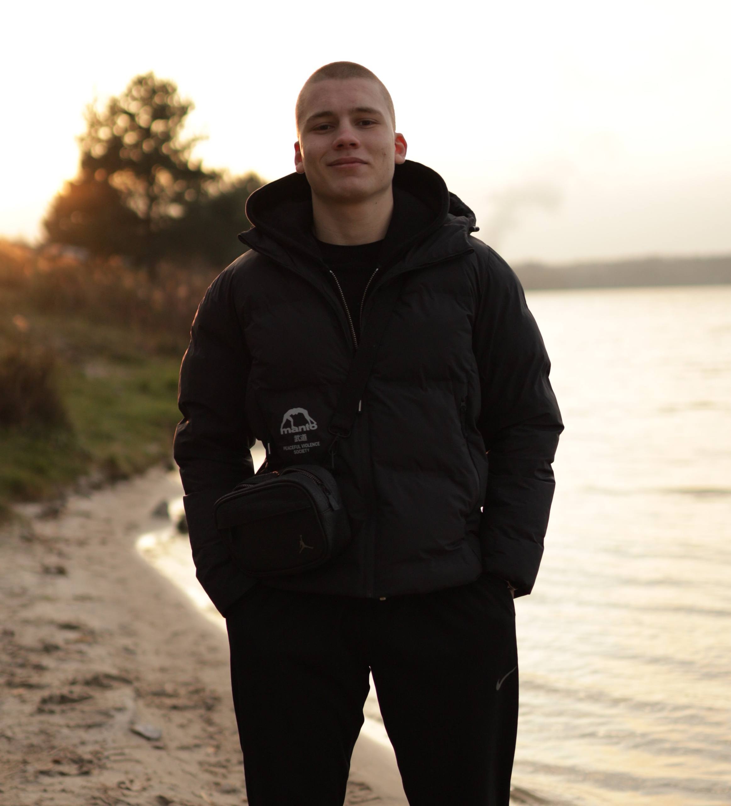 Darrin Lester - Motion Graphics Designer